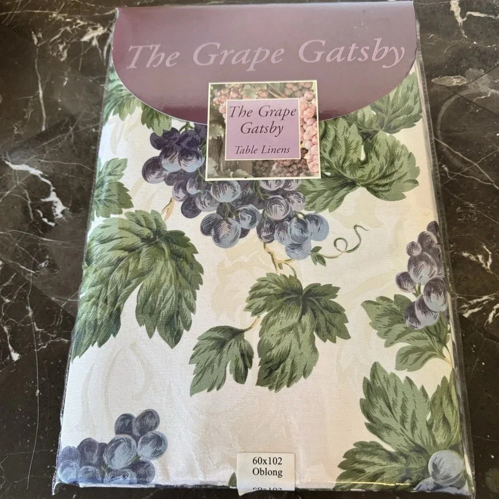 The Grape Gatsby Table Linen Oblong 60x102